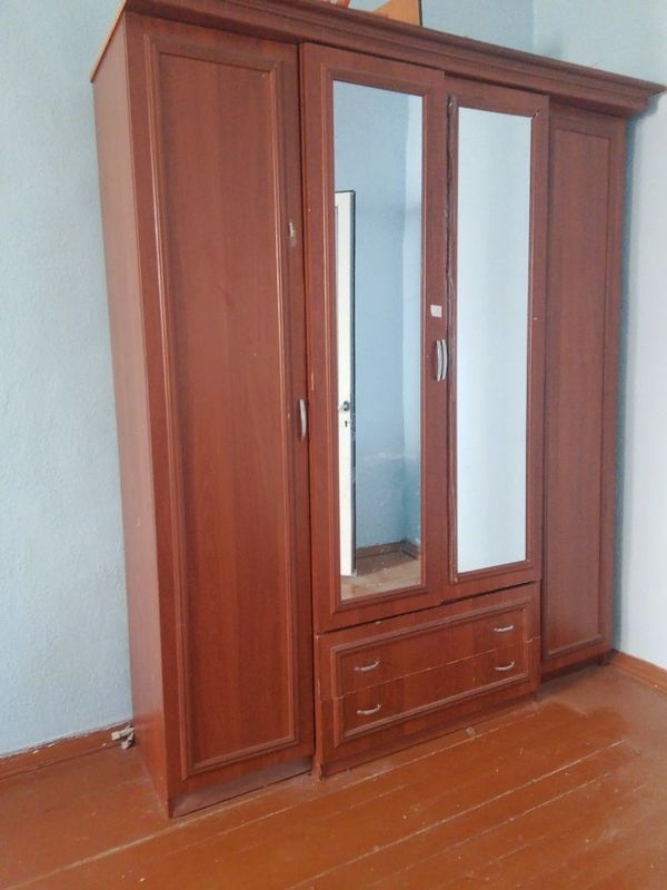 Shkaf ortacha holatda