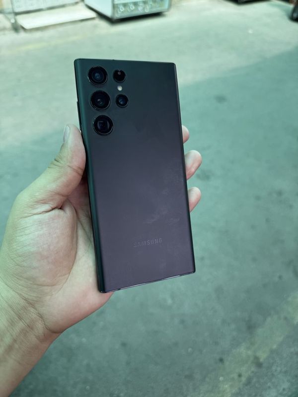 Samsung s22 ultra 12/256 srochna sotiladi