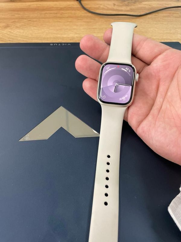 Apple Watch 8 starlight 41 mm в идеальном состоянии Apple Watch 8 starlight 41 mm в идеальном состоянии