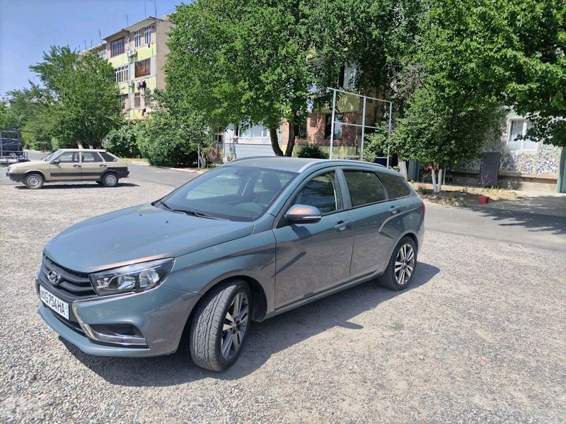 Автомобил Лада Веста кросс Автомобил Лада Веста кросс