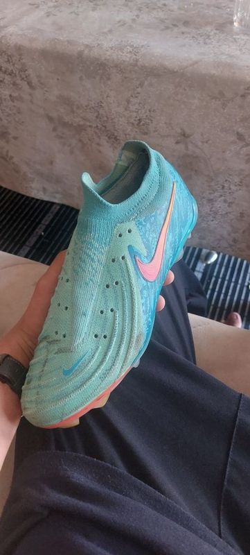 Бутсы nike phantom 2 siries (EURO 40 размер) Бутсы nike phantom 2 siries (EURO 40 размер)