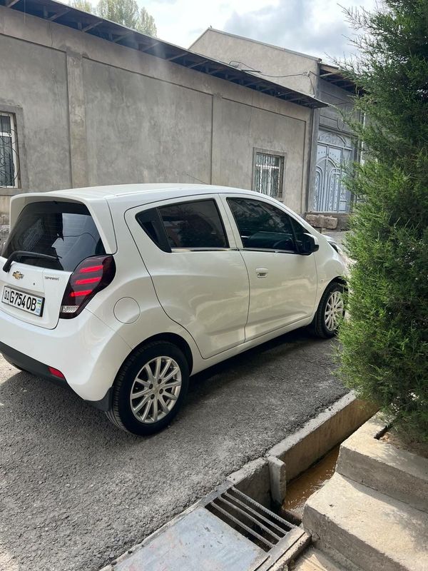 Spark sotiladi 2014 yil ideal Spark sotiladi 2014 yil ideal
