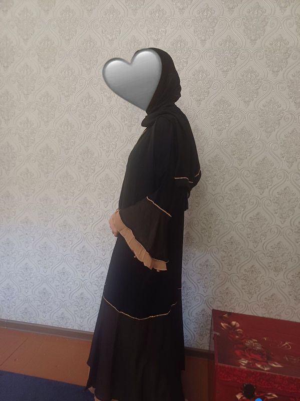 Dubay Hijob sharfi va belboģi bor. Holati yangi Dubay Hijob sharfi va belboģi bor. Holati yangi