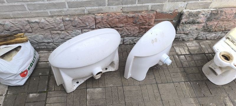 2 раковины с тумбами в комплекте и 1 смеситель электрический 2 раковины с тумбами в комплекте и 1 смеситель электрический