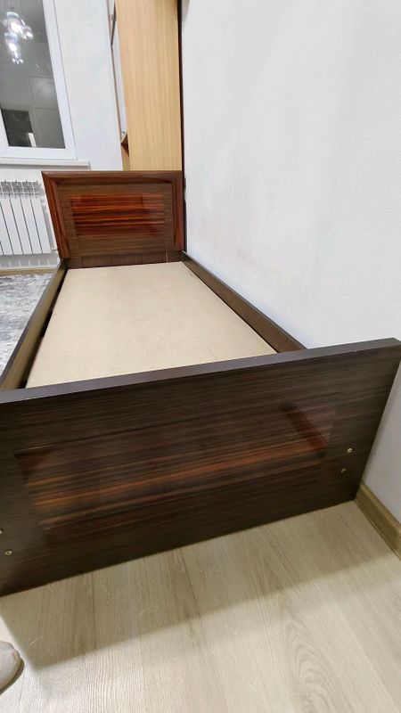 Кроват сотилади ҳолати яхши баққуват 400000 Кроват сотилади ҳолати яхши баққуват 400000