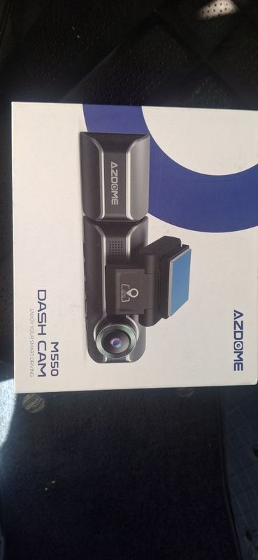 Продам AZDOME M550 3 камерный видеорегистратор с WIFI и GPS НОВЫЙ Продам AZDOME M550 3 камерный видеорегистратор с WIFI и GPS НОВЫЙ
