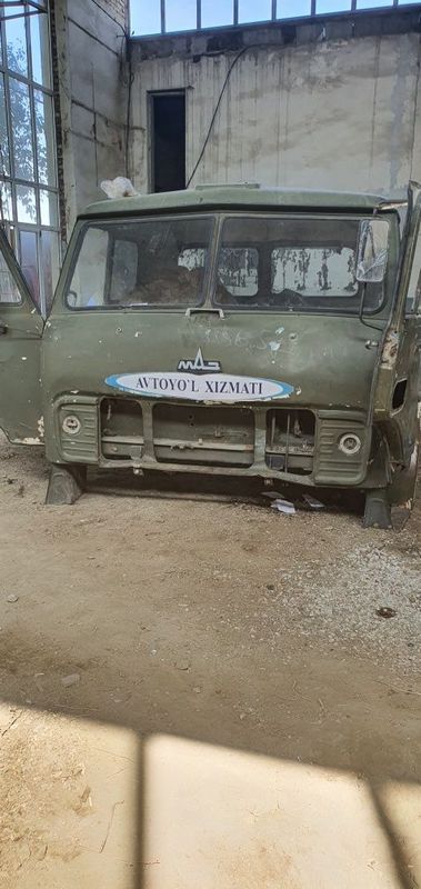 MAZ avtomashinasi kabinasi sotiladi MAZ avtomashinasi kabinasi sotiladi