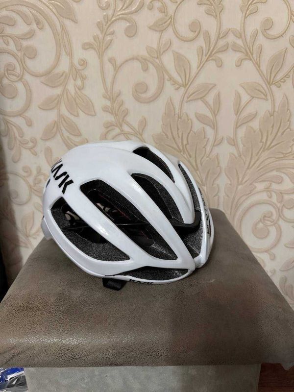 Вело шлем KASK шоссейный новый Вело шлем KASK шоссейный новый