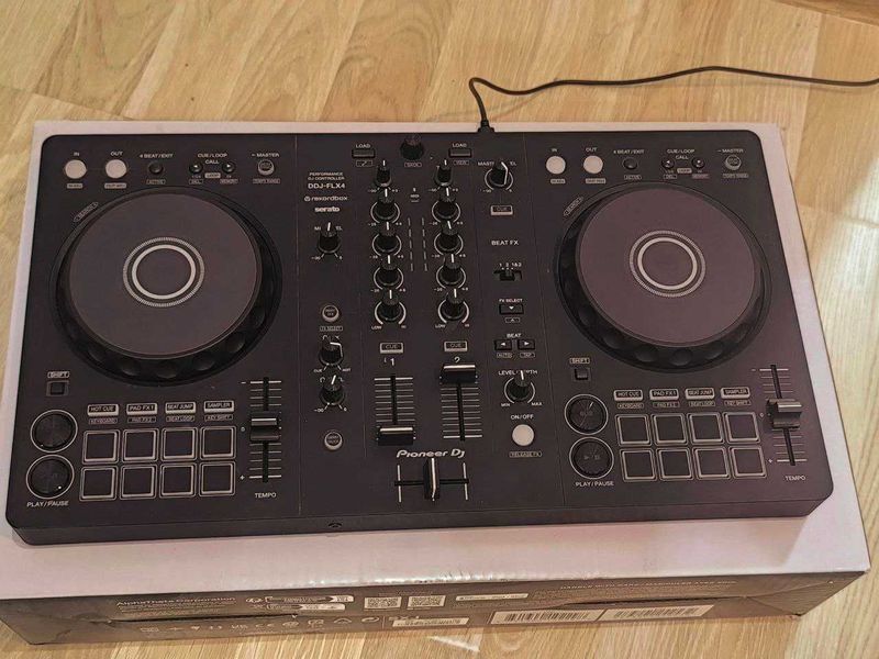Контроллер Pioneer DDJ-FLX4 Контроллер Pioneer DDJ-FLX4