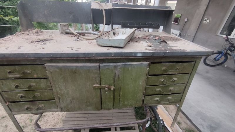 Продается металлический шкаф Продается металлический шкаф