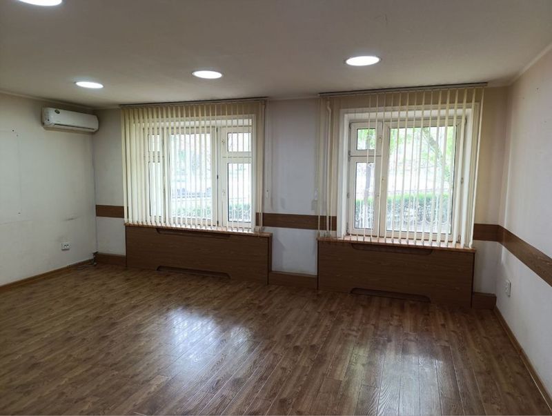 Аренда офиса 104 кв.м. Метро Буюк Ипак Йули,у главной дороги.