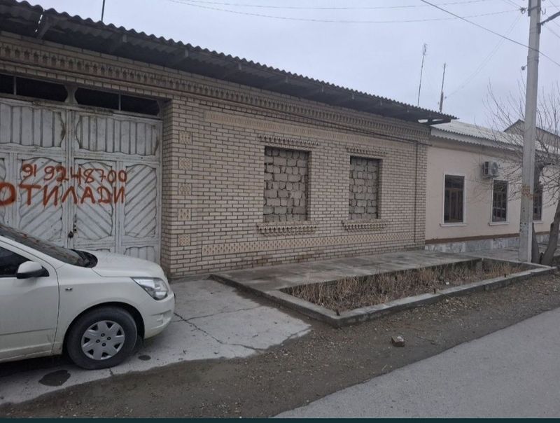 Gijduvon shahri Bobur MFYdagi hovli tez va arzon sotiladi!!! Gijduvon shahri Bobur MFYdagi hovli tez va arzon sotiladi!!!