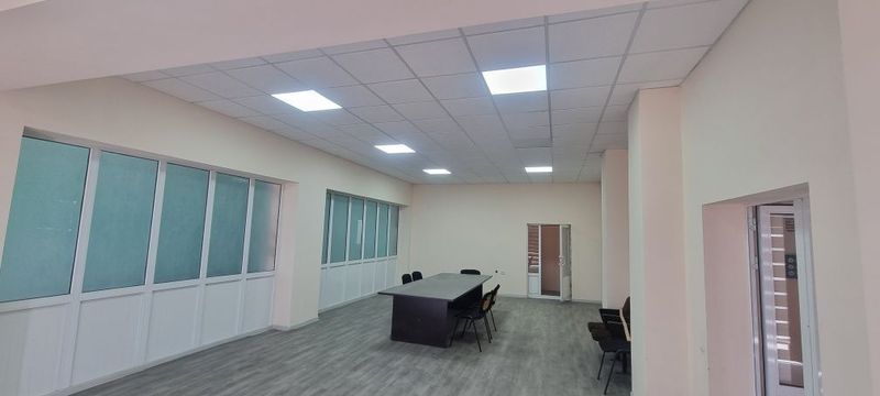 Ohangaron shahrida yo'lni bo'yida noturar bino ijaraga beriladi. Ohangaron shahrida yo'lni bo'yida noturar bino ijaraga beriladi.