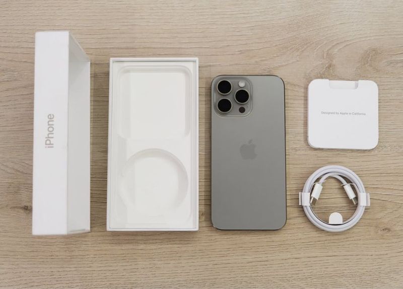 iPhone 15 Pro Titanium