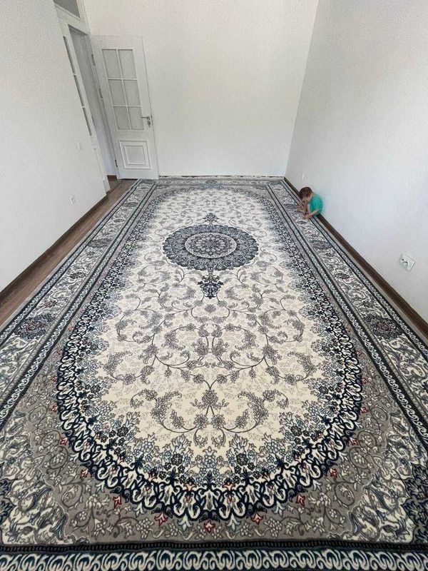 Gilam Sotiladi holati yangidek rzameri 3.5x5