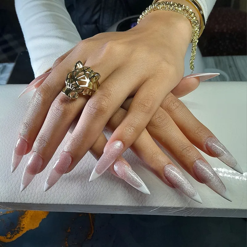 Маникюр и наращивание ногтей Маникюр и наращивание ногтей