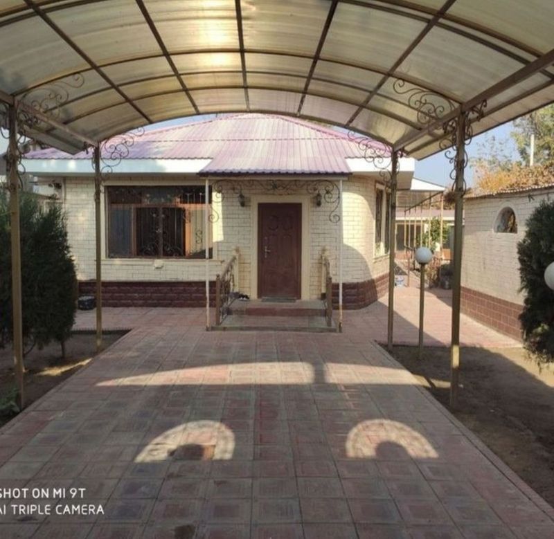 Yangi yo'lda sotiladigan hovli joy bor