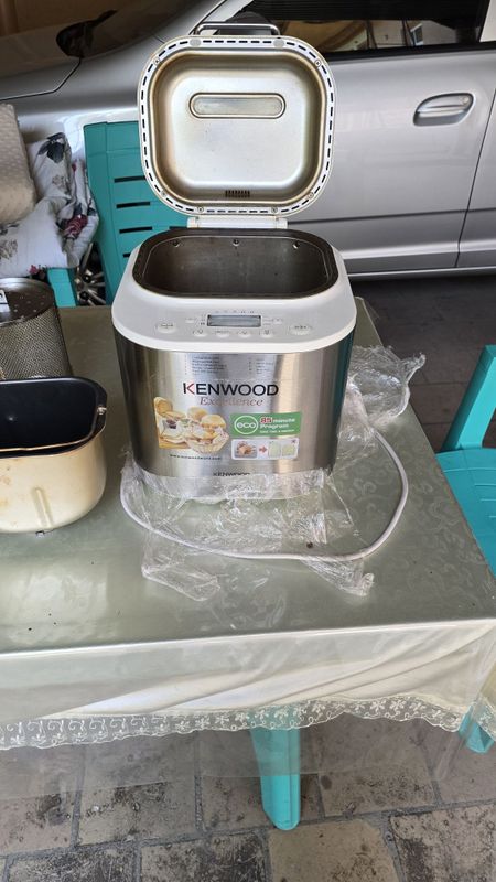 Продается хлебопечка Kenwood BM366 Продается хлебопечка Kenwood BM366