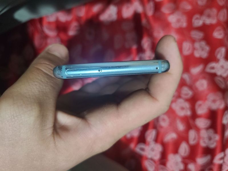 Samsung s8 srochno sotiladi Samsung s8 srochno sotiladi