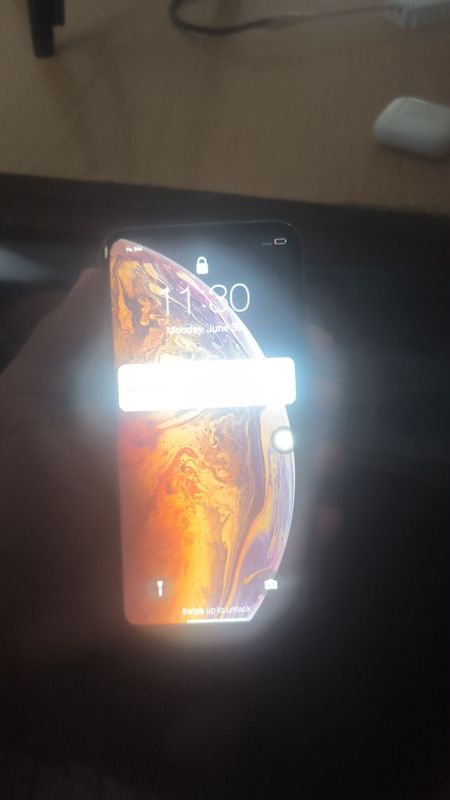 Iphone xs max ios12 qolib ketgan Iphone xs max ios12 qolib ketgan