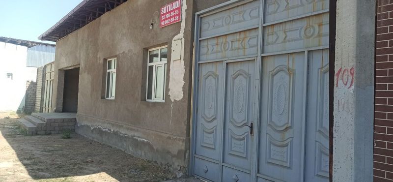 Нотурар бино сотилади