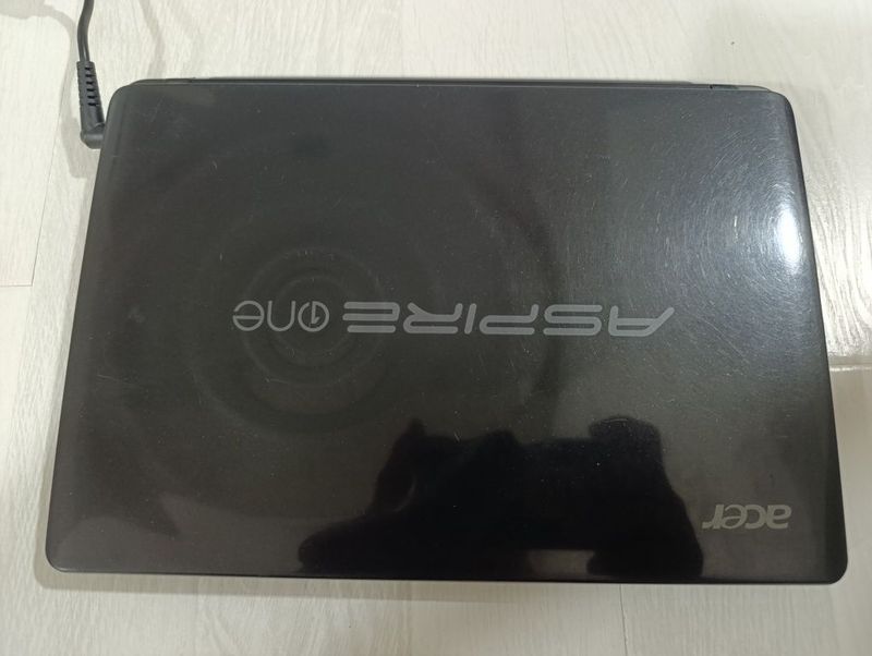 Netbuk acer sotiladi