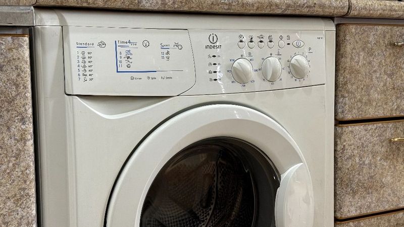 Срочно продается стиральная машинка INDESIT 5кг. Срочно продается стиральная машинка INDESIT 5кг.