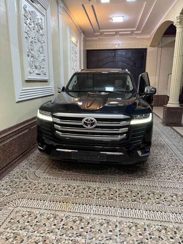 Toyota Land Cruiser 300 Toyota Land Cruiser 300
