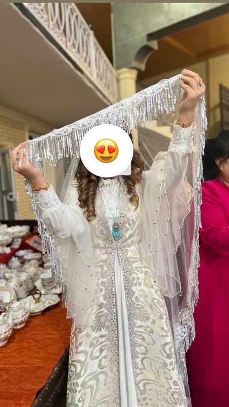 Ansanbil sarisi bilan Ansanbil sarisi bilan