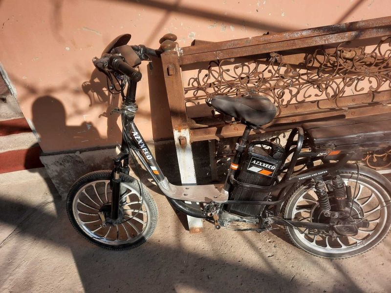 Velik elektro skuter Velik elektro skuter