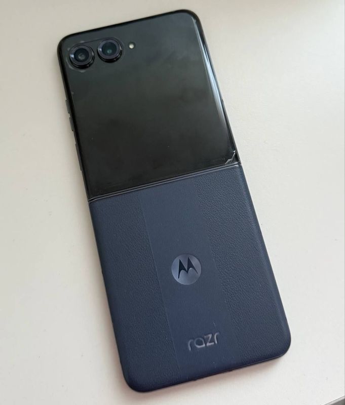 продам смартфон Motorola RAZR 50 ULTRA продам смартфон Motorola RAZR 50 ULTRA