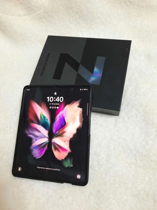 Samsung Z Fold 3 Samsung Z Fold 3