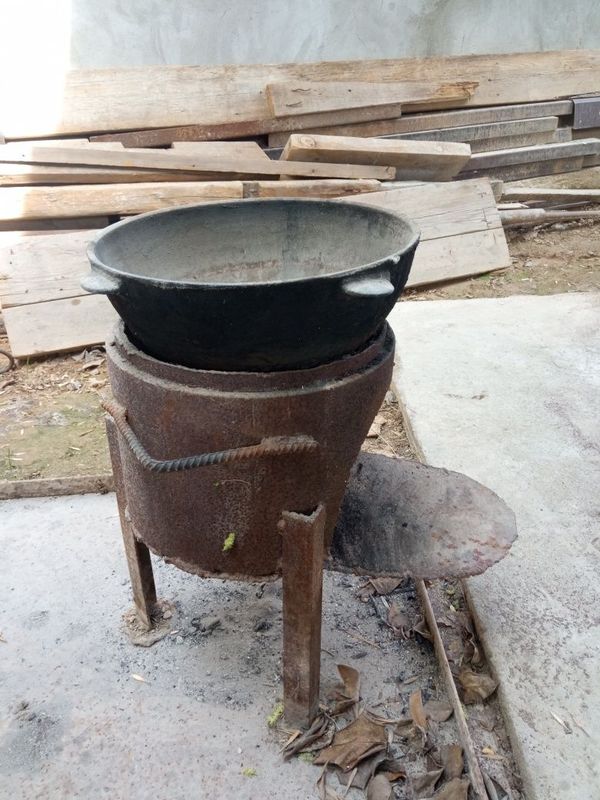 Продам чугунный казан с учагом Продам чугунный казан с учагом