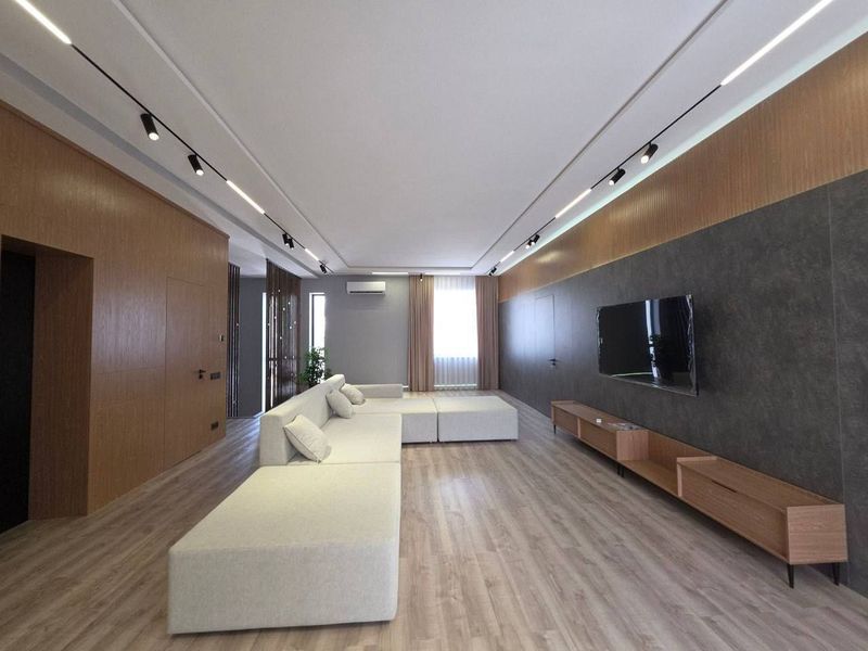 Продается Центр луначарского 2 сотки три уровня 340м² Продается Центр луначарского 2 сотки три уровня 340м²