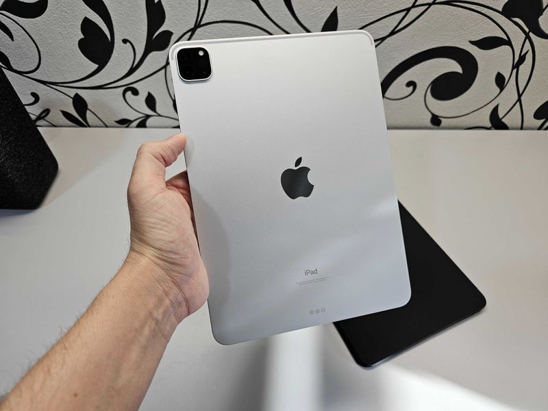 ПРОДАМ iPad Pro 11-inch M1 / 256GB / WiFi Планшет. Состояние ОТЛИЧНОЕ.