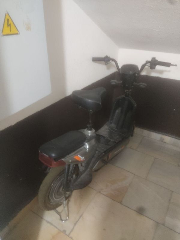 Skutr idyal aybi yoo eliktroni Skutr idyal aybi yoo eliktroni