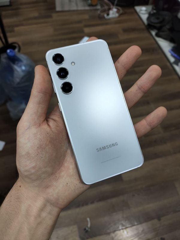 Samsung S24 256Gb Silver Sotlad Samsung S24 256Gb Silver Sotlad