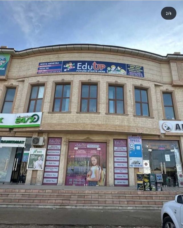 Gone qalada Xantore market qatarinda ulken-kishi Kabinetler arendaga