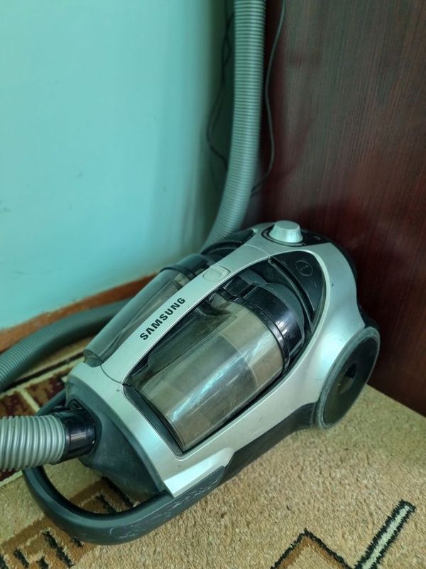 Пылесос Samsung VCC8835V37/XEV