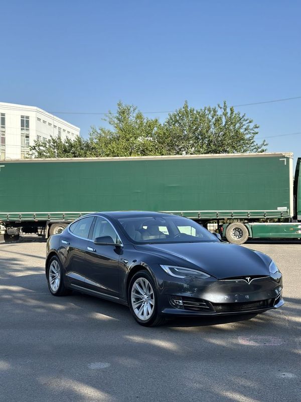 Срочно продаётся Tesla Model S 100D