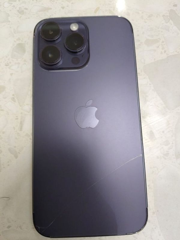 Iphone 14 pro max 256 GB binafsha rang orqa paneldagi yorilish Iphone 14 pro max 256 GB binafsha rang orqa paneldagi yorilish