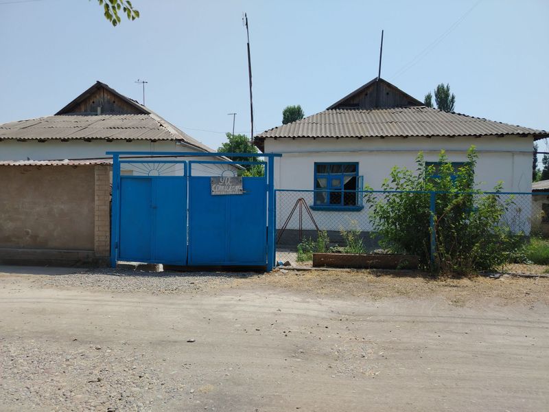 Уй сотилади 5 ҳона, ошҳона байни уй ичида, паравой атапления килинган. Уй сотилади 5 ҳона, ошҳона байни уй ичида, паравой атапления килинган.