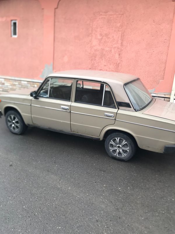 Lada 2106 sotiladi