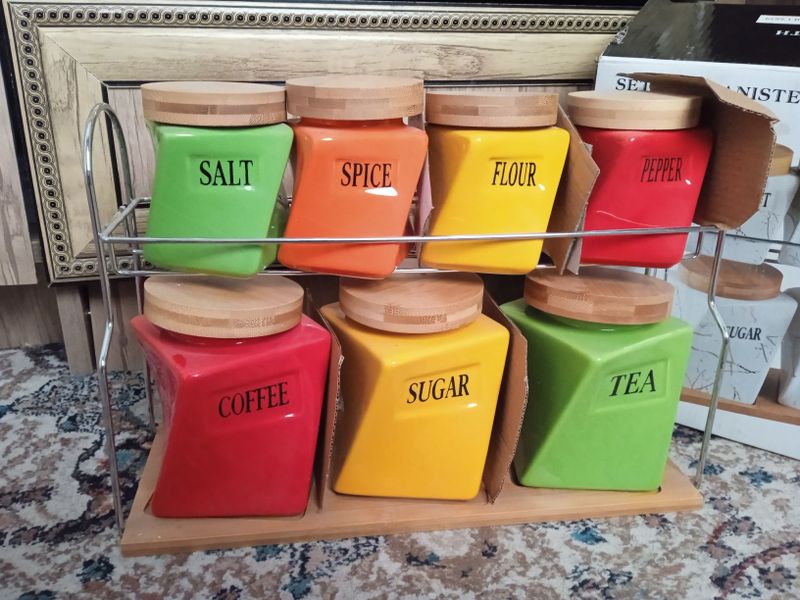 Set of 7 canisters with Bamboo base Set of 7 canisters with Bamboo base