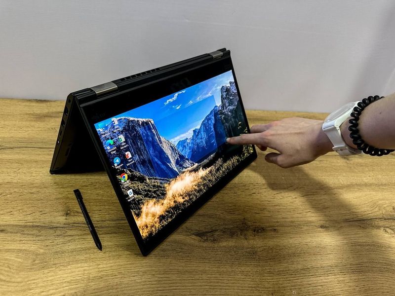 Noutbuk LENOVO Monster
