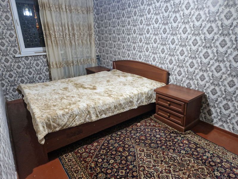 Спальная мебель: кровать, тумбы, шкаф