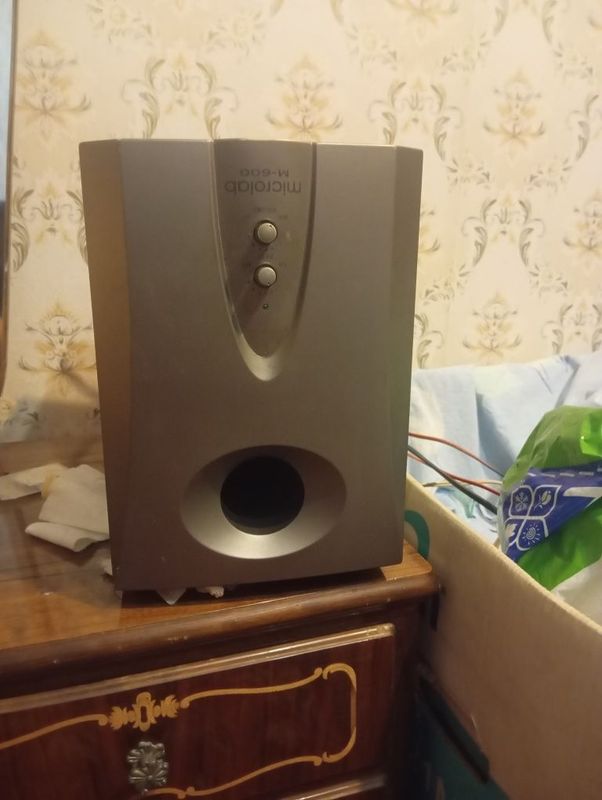 Сабвуфер и две колоночки Сабвуфер и две колоночки