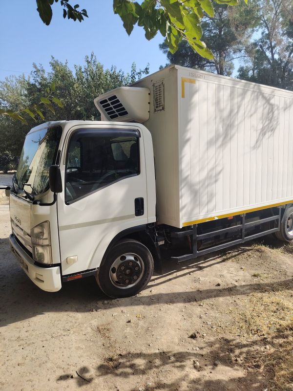 Isuzu tozasidan radnoy senji zavod balonlari yangi og'ir yuk tashimaga Isuzu tozasidan radnoy senji zavod balonlari yangi og'ir yuk tashimaga