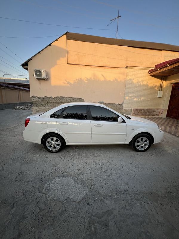 Lacetti 1.8 yili 2009