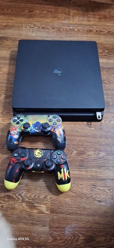 Продаётся playstation 4 slim 1Tb Продаётся playstation 4 slim 1Tb